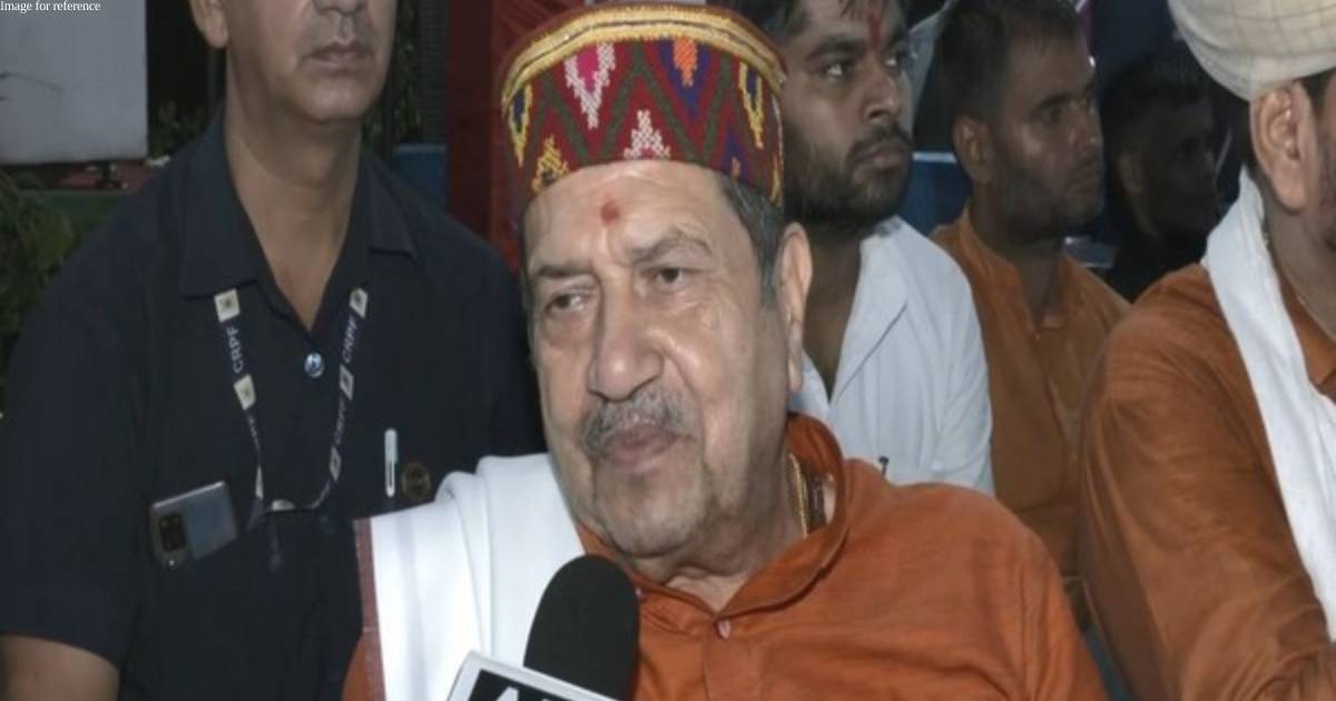 RSS leader Indresh Kumar pays visit to Nizamuddin dargah ahead of diwali, recalls brotherhood across religions